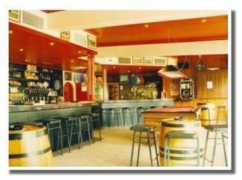 Nightcap At Queens Beach Hotel بوين المظهر الخارجي الصورة