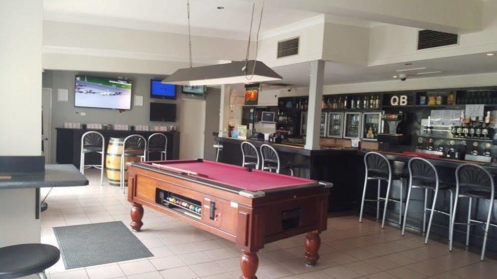 Nightcap At Queens Beach Hotel بوين المظهر الخارجي الصورة